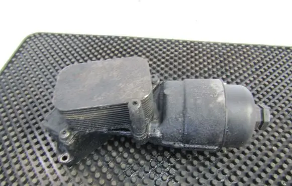 Peugeot 206 CC Oil filter mounting bracket 