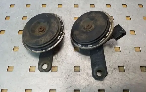 Suzuki Grand Vitara II Horn signal E13000026