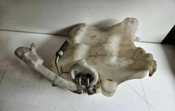 Mercedes-Benz C W203 Windshield washer fluid reservoir/tank 2038600160