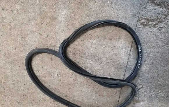 Seat Arona Rear door rubber seal (on body)