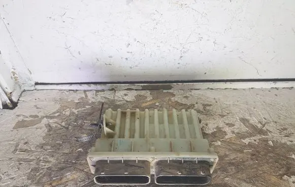 Opel Zafira A Fan control module 24462346 15408375