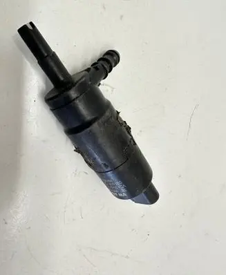 Skoda Octavia Mk2 (1Z) Headlight washer pump 3B7955681 00101612V