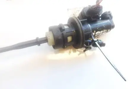 Volkswagen PASSAT B6 Clutch master cylinder 3C0721388A