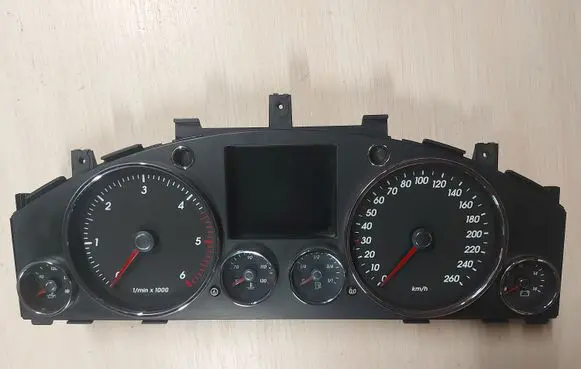 Volkswagen Touareg I Speedometer (instrument cluster) 7L6920881S