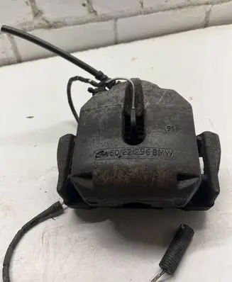 BMW 5 E39 Front brake caliper 6022296