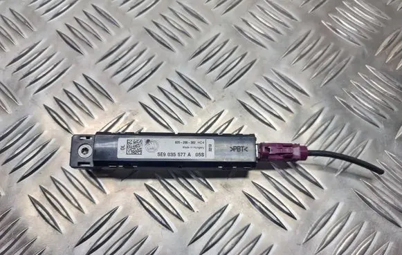 Skoda Octavia Mk3 (5E) Aerial antenna amplifier 920286362 5E9035577A