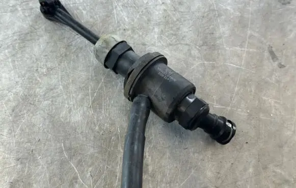 Nissan Juke I F15 Clutch slave cylinder 306101U60A