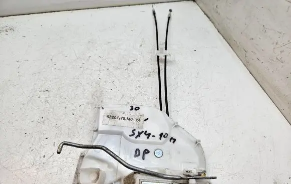 Suzuki SX4 Front door lock 8220179J40Y4
