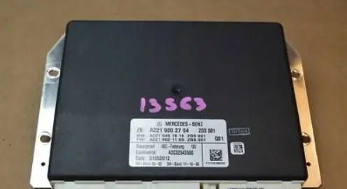 Mercedes-Benz S W221 Air suspension control unit module (rear) A2219002704 2219002704 A2215451816