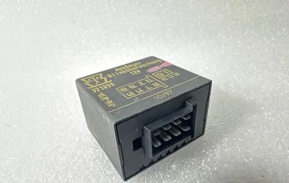 Audi A6 S6 C4 4A Tow bar trailer control unit/module 321099 021218