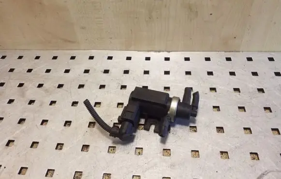 Skoda Fabia Mk1 (6Y) Turbo solenoid valve 1J0906627