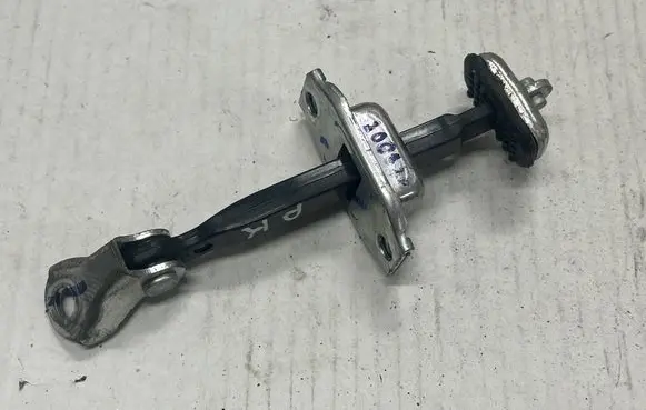 Mitsubishi L200 Front door check strap stopper 