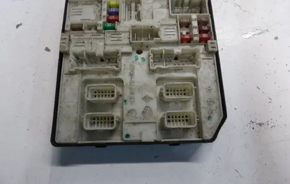 Renault Master III Fuse module 284B64474R 2417917927 USM2010