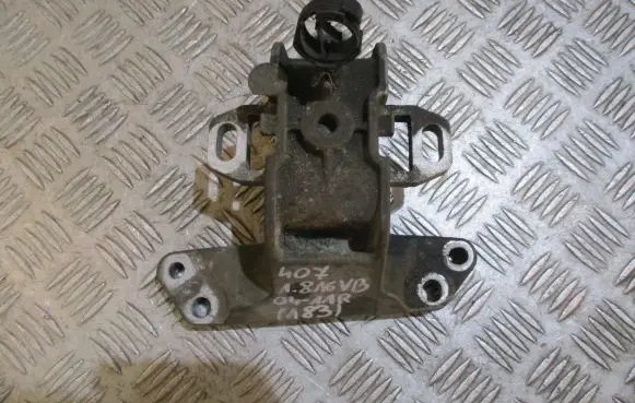Peugeot 407 Gearbox mounting bracket