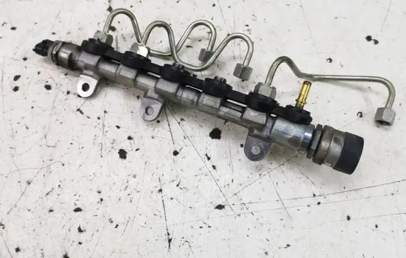 Renault Laguna III Fuel main line pipe 8200610770 0281002800 23021995