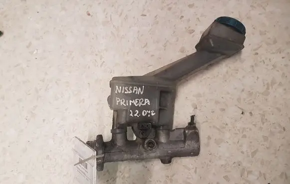 Nissan Primera Brake fluid reservoir 