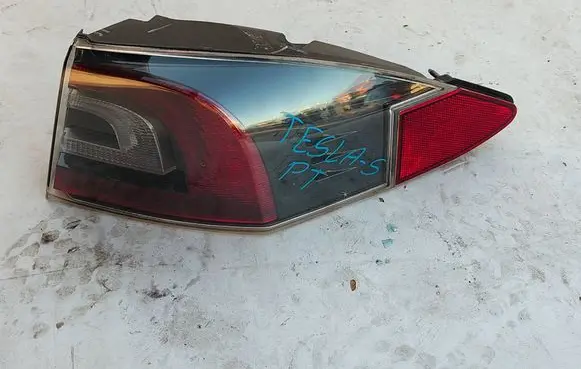 Tesla Model S Rear/tail lights 6005921-00-D