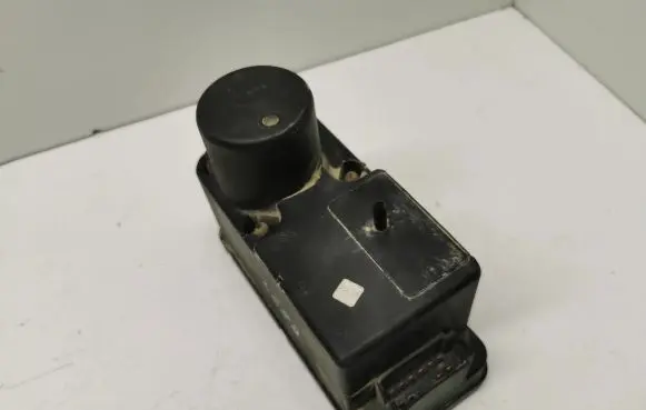 Volkswagen PASSAT B4 Vacuum pump 375962257