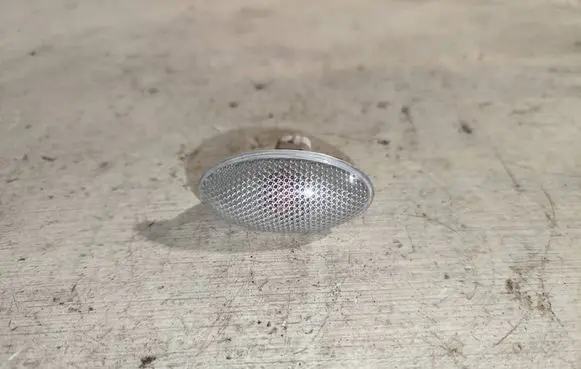 Front fender indicator light