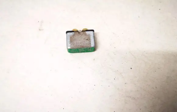 Volkswagen PASSAT B5 Other relay 443937105a