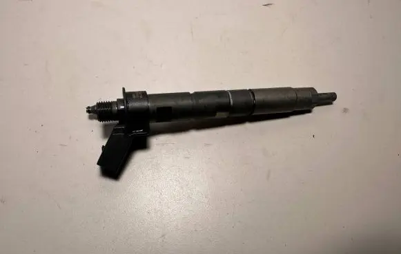 BMW X5 F15 Fuel injector 0445118001 8508153 00112