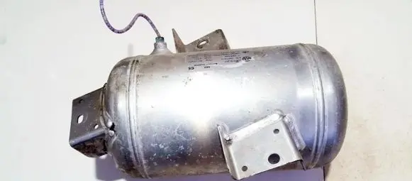 Vacuum air tank