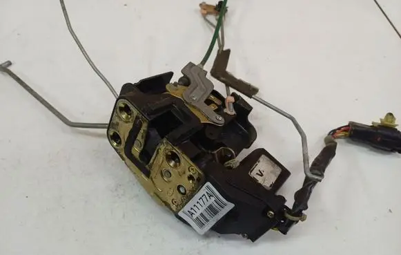 KIA Sorento Front door lock 