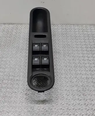 Renault Espace - Grand espace IV Electric window control switch 8200519355