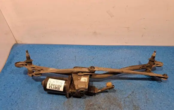Mazda 3 I Front wiper linkage and motor F00S2S2698