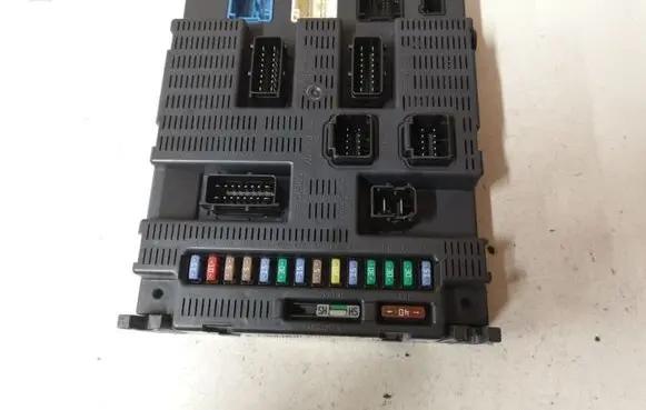 Peugeot 308 Comfort/convenience module 9663798180 2962051070408