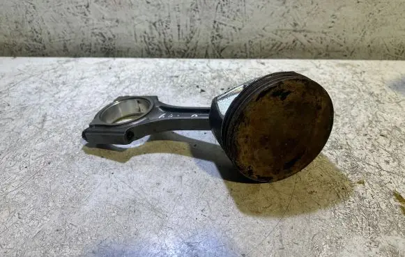 Jeep Grand Wagoneer Piston with connecting rod