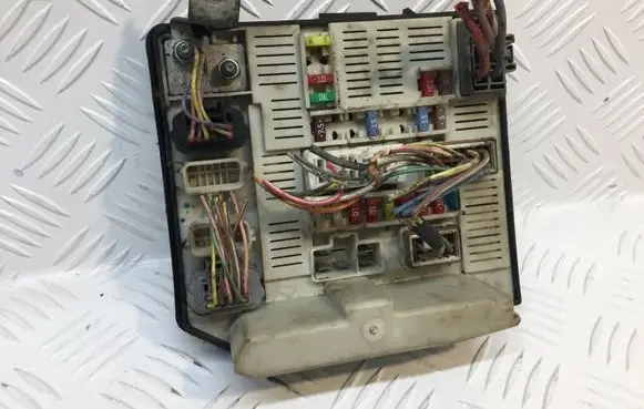 Renault Megane II Fuse module 8200481866