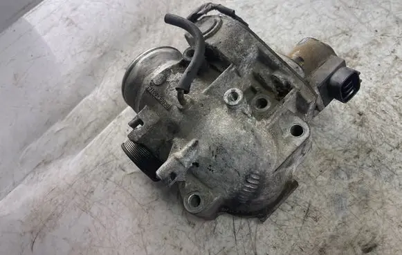 Toyota Land Cruiser (HDJ90) Throttle valve