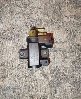 Nissan Qashqai+2 Turbo solenoid valve 8200790180