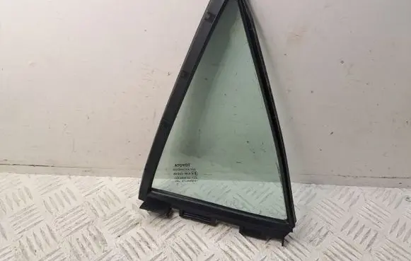Toyota Auris 150 Rear vent window glass 6812402170 6818902090