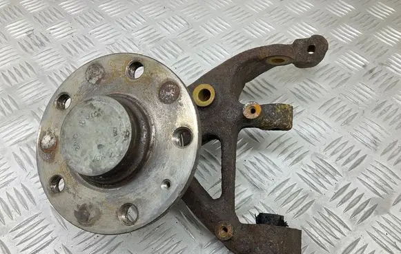 Rear wheel hub