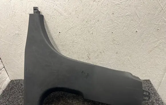 BMW i4 (B) pillar trim (bottom) 7490760