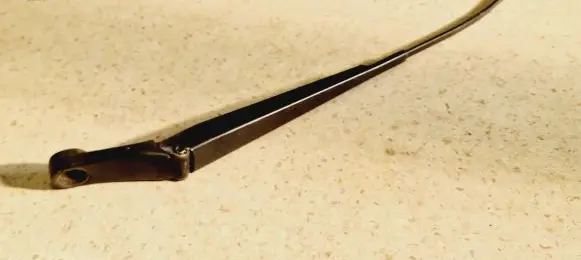 Opel Zafira B Front wiper blade arm 13145563