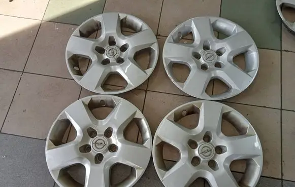 Opel Zafira B R16 wheel hub/cap/trim 13198634 13198635