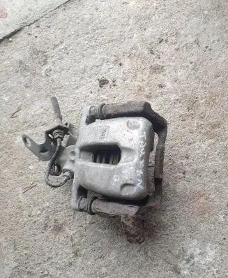 Volkswagen Touran I Rear brake cylinder 