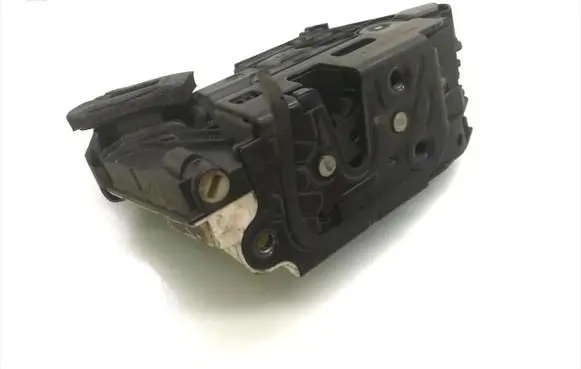 Volkswagen Sharan Front door lock 5K2837015