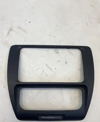 Volkswagen Jetta VI Radio/GPS head unit trim 5C6858069A