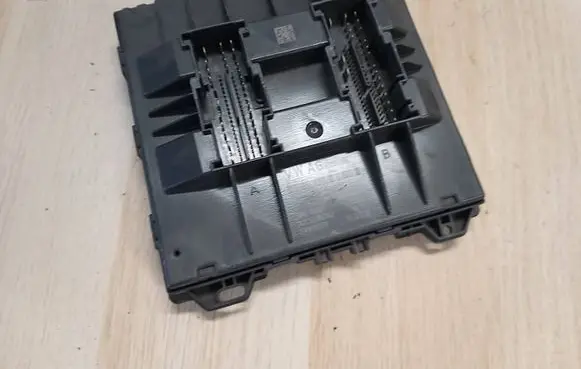 Volkswagen Polo V 6R Central body control module 6R0937088D