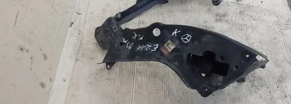 Headlight/headlamp mounting bracket