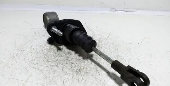 Opel Astra G Clutch master cylinder 90523769