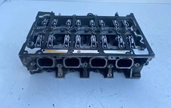Volkswagen PASSAT B8 Engine head 05E103404F