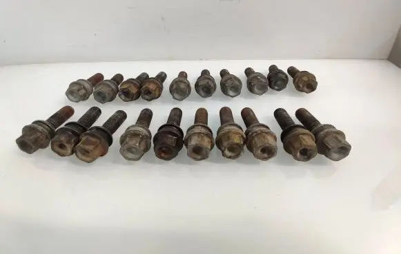 Volkswagen Transporter - Caravelle T5 Nuts/bolts 