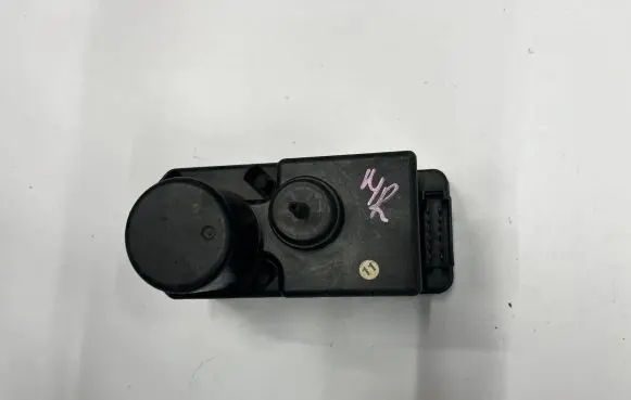 Volkswagen PASSAT B3 Central locking vacuum pump 357862257