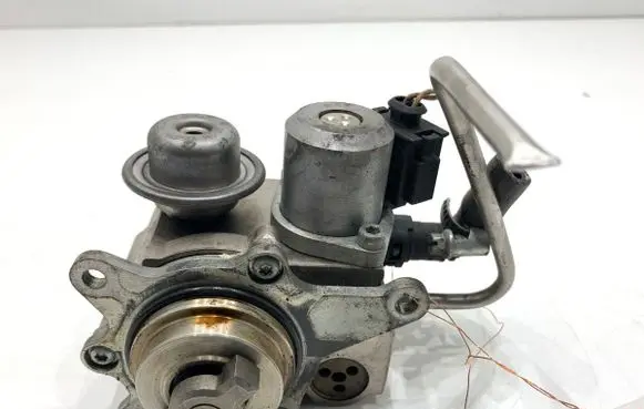 Peugeot 308 Fuel injection high pressure pump V757343680