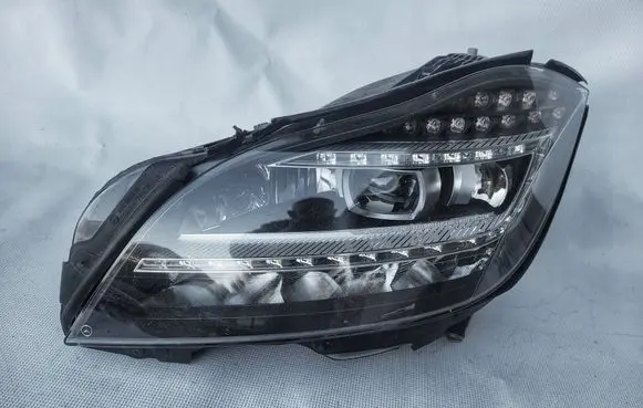 Mercedes-Benz CLS C218 AMG Headlight/headlamp A2188202559 0302537231